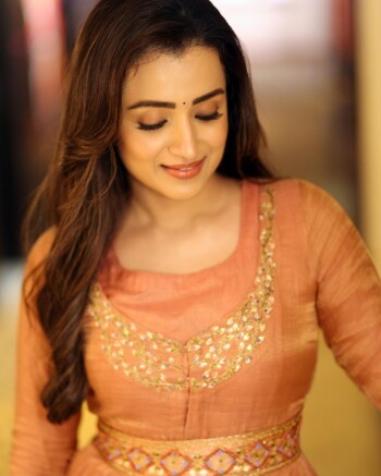 trisha krishnan f17204