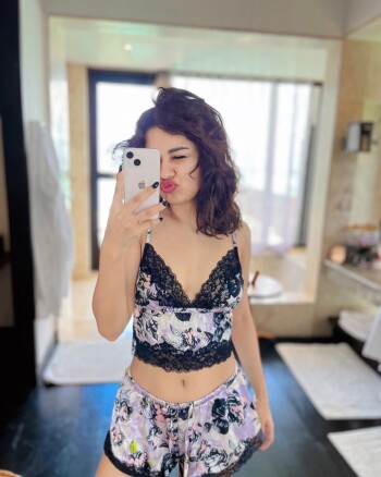 avneet kaur 2e700e
