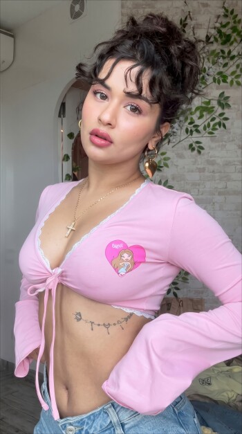 avneet kaur b877c3
