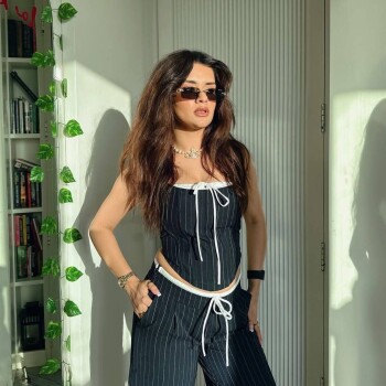 avneet kaur striptease 89f9cc